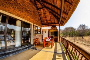 Luxury Room | Terrace/patio - Tshikwalo Game Lodge (Hammanskraal)