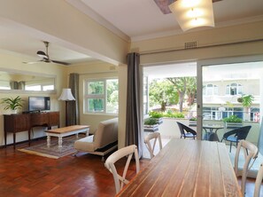 Apartment | Living area | 32-inch TV with satellite channels