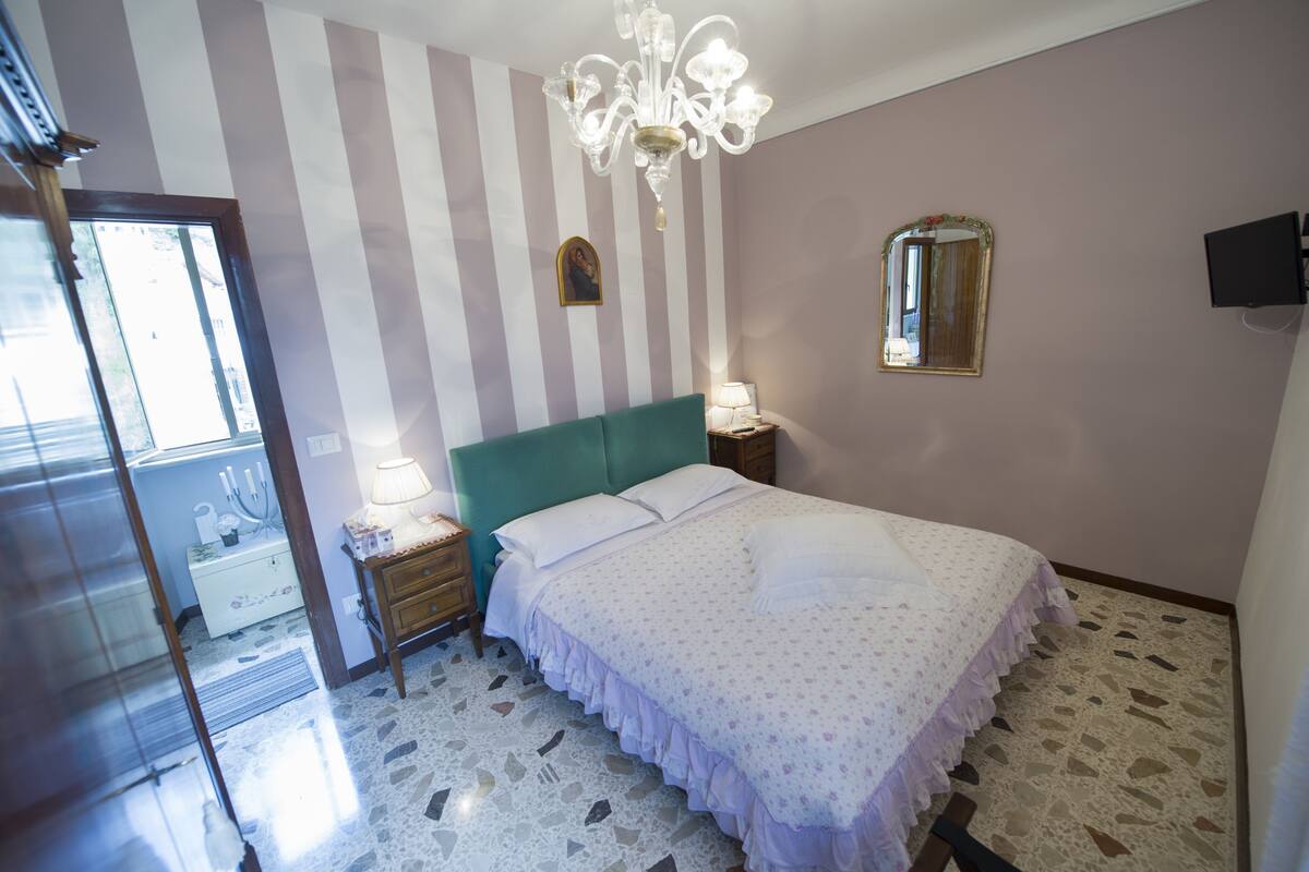 Room, 1 Bedroom | Premium bedding, iron/ironing board (on request), WiFi (free)