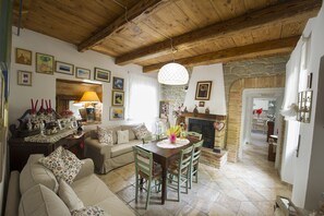 Fireplace - B&B Villa Filetta (Roccafluvione)