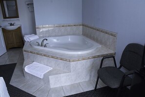 Jetted bathtub - At 9 Motel Near Freehold I-195 (Howell)
