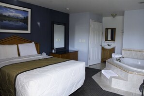 Room, 1 Queen Bed, Non Smoking, Hot Tub | Premium bedding, desk, free WiFi, bed sheets - At 9 Motel Near Freehold I-195 (Howell)