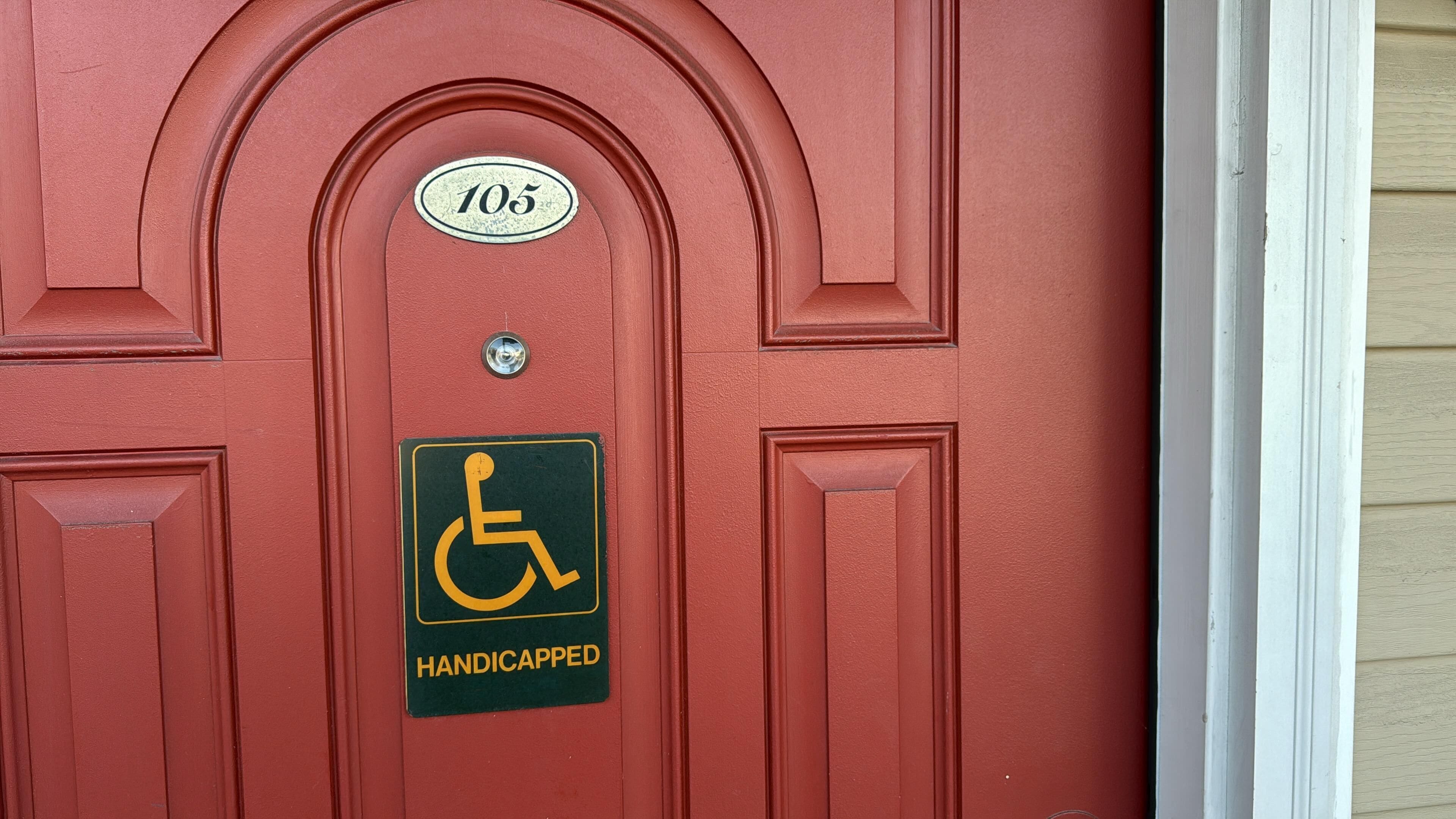 ห้องพัก, เตียงคิงไซส์ 1 เตียง, อุปกรณ์ช่วยการเคลื่อนไหว, ปลอดบุหรี่ | เครื่องนอนระดับพรีเมียม, โต๊ะทำงาน, Wi-Fi ฟรี, ผ้าปูที่นอน