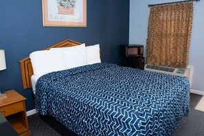 Premium bedding, desk, free WiFi, bed sheets - At 9 Motel Near Freehold I-195 (Howell)