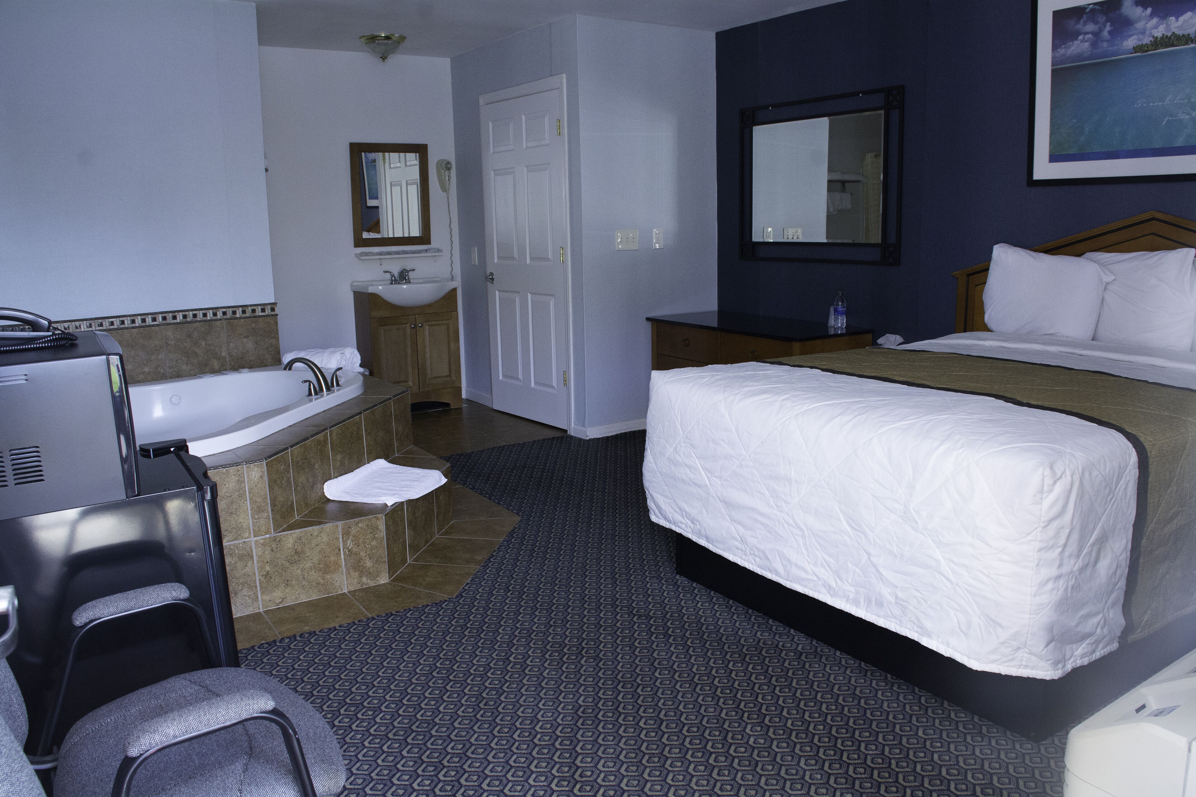 Honeymoon Single Room | Premium bedding, desk, free WiFi, bed sheets