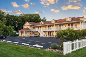 Free self parking - At 9 Motel Near Freehold I-195 (Howell)