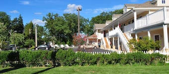At 9 Motel