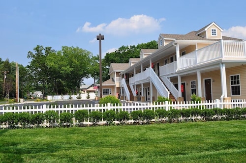 At 9 Motel Near Freehold I-195