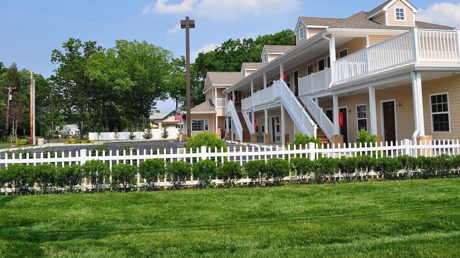 At 9 Motel Near Freehold I-195