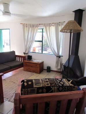 Chalet (Bush House) | Living room