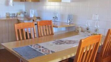 Chalet (White House) | Essbereich im Zimmer