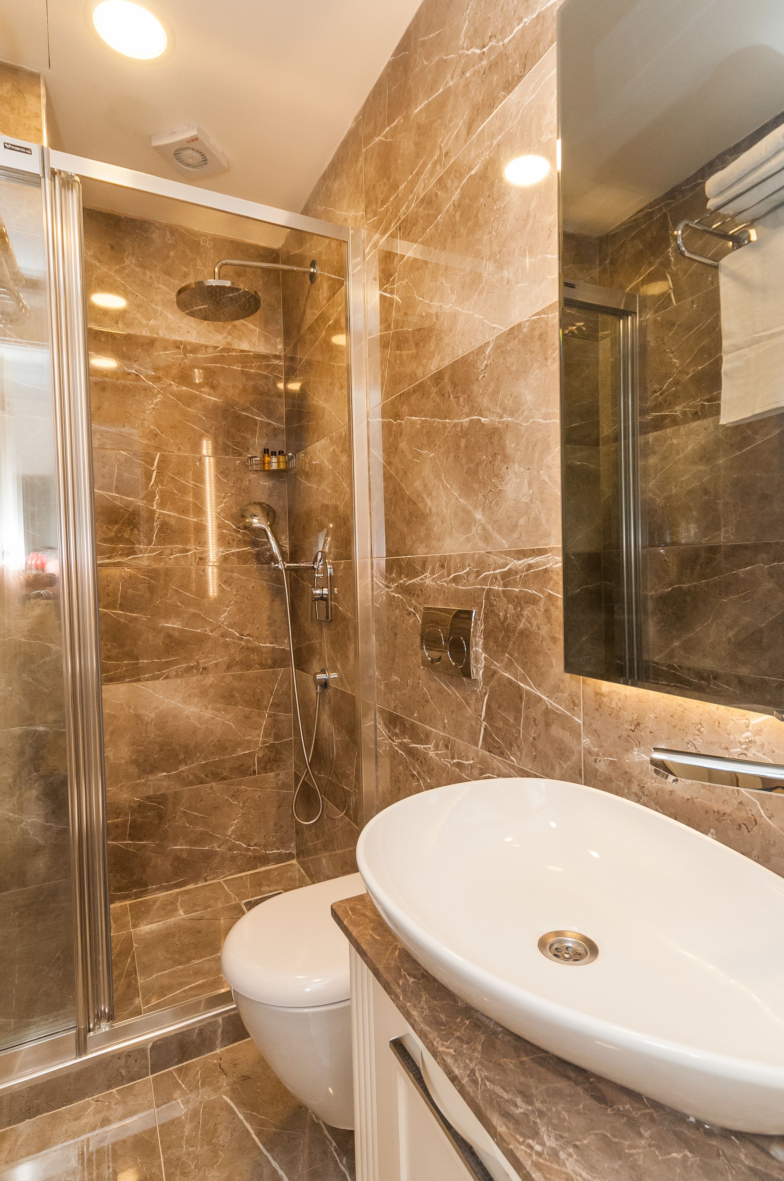 shower, rainfall showerhead, free toiletries, hair dryer