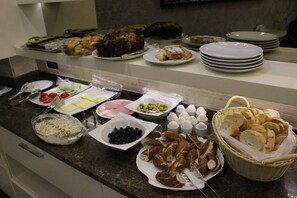 Breakfast buffet - Park Grazza Hotel (Istanbul)