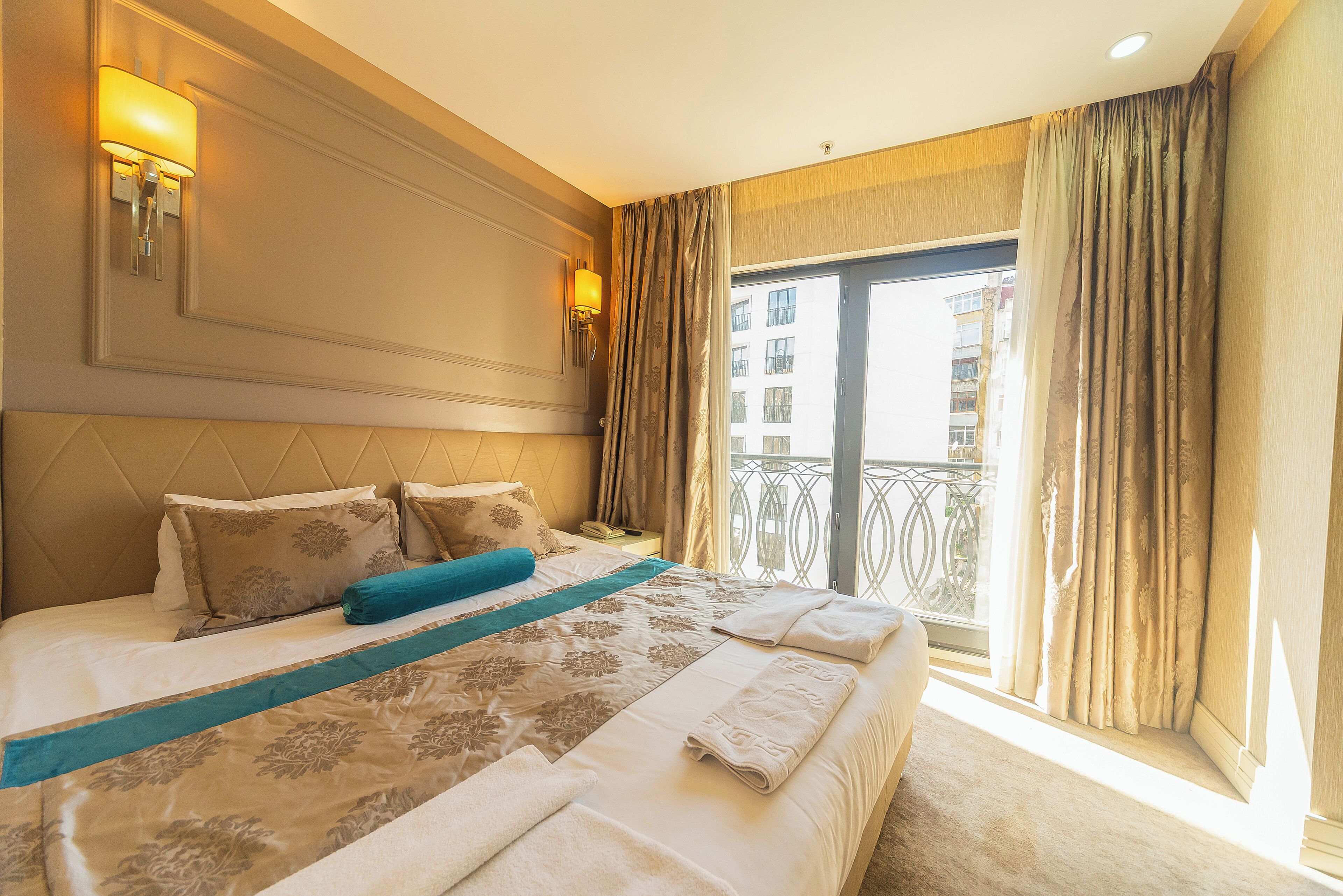 Dobbeltrom – standard, lanai, byutsikt | Sengetøy av topp kvalitet, minibar, safe på rommet og skrivebord