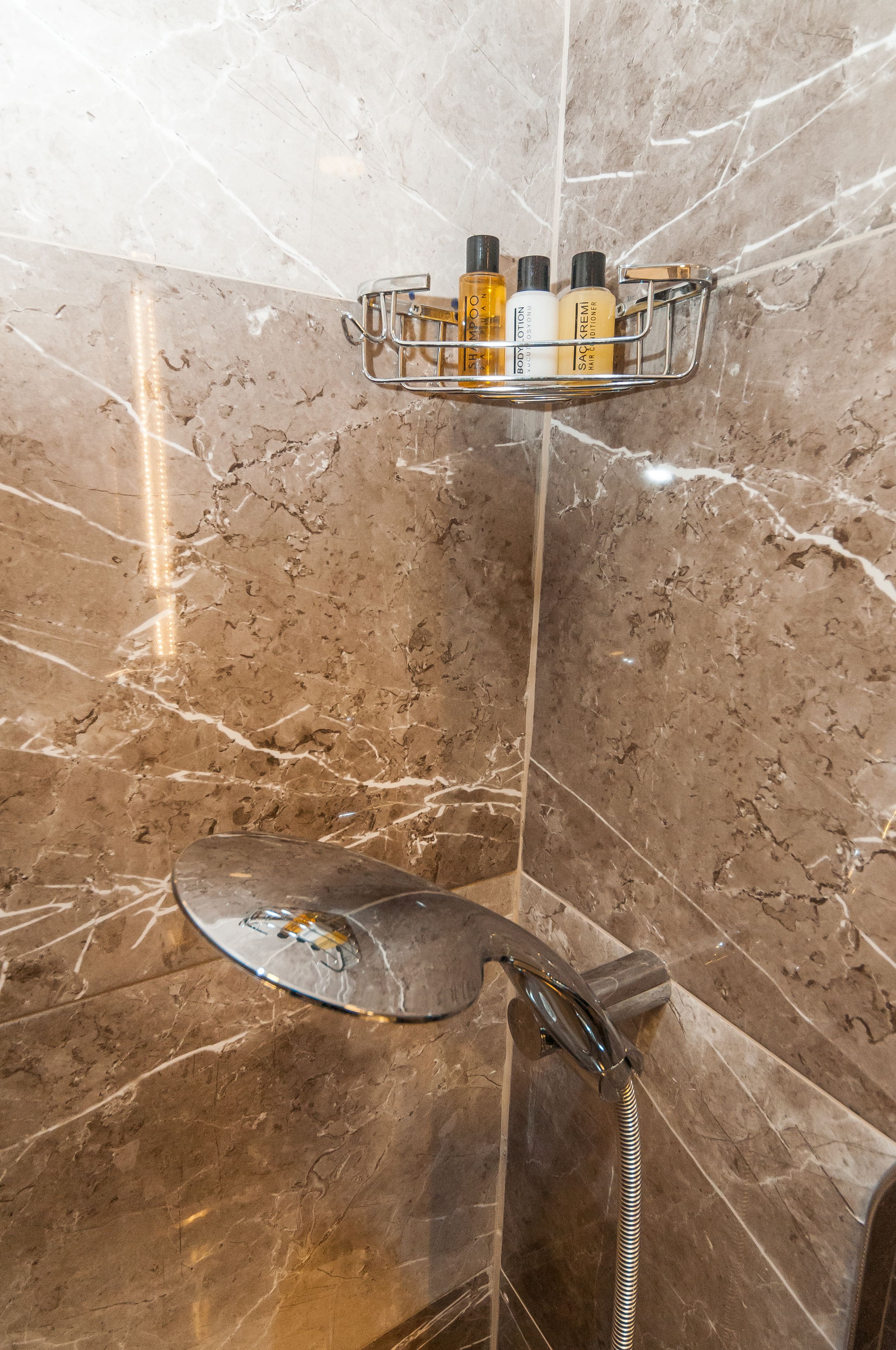 shower, rainfall showerhead, free toiletries, hair dryer