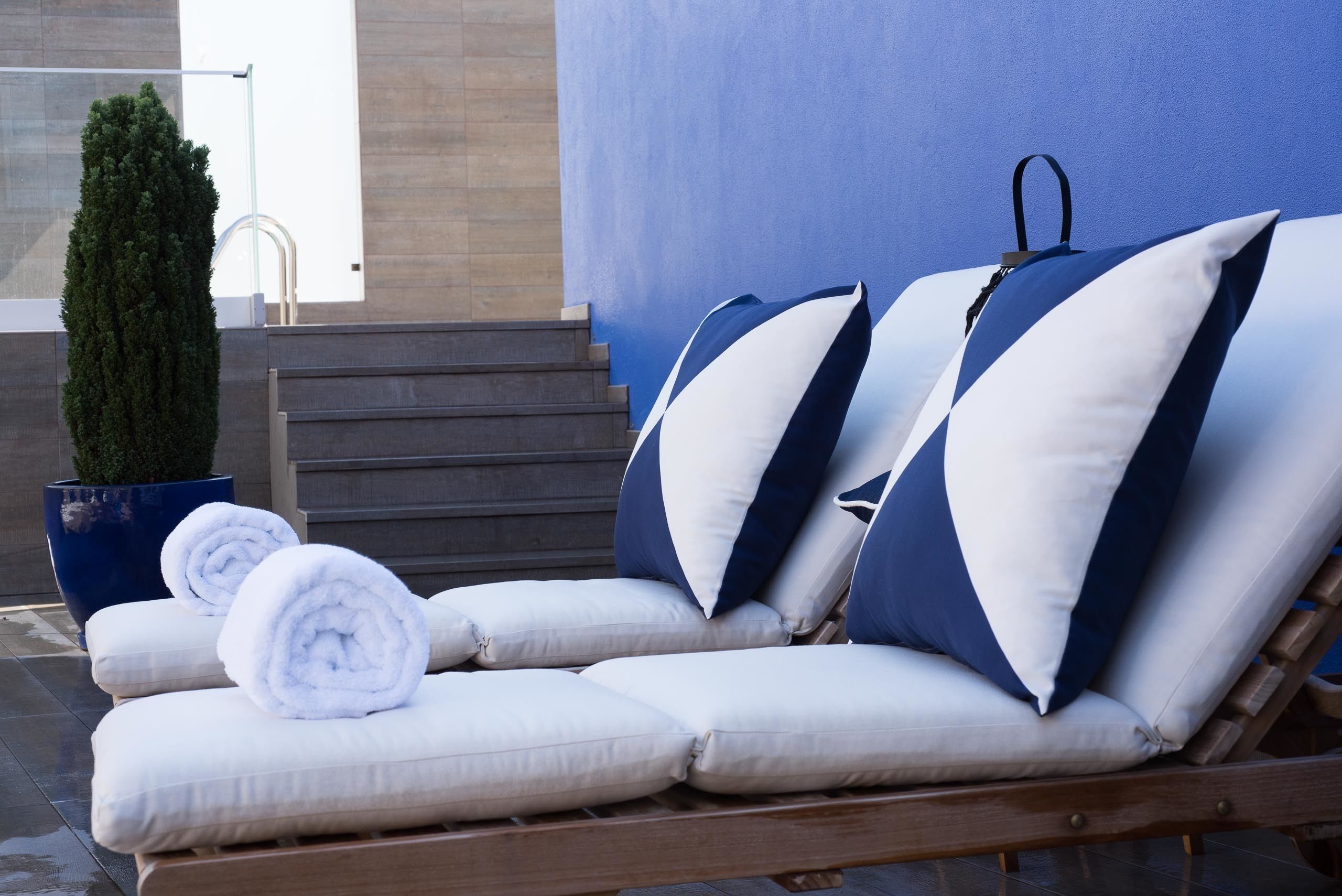 outdoor pool, pool loungers