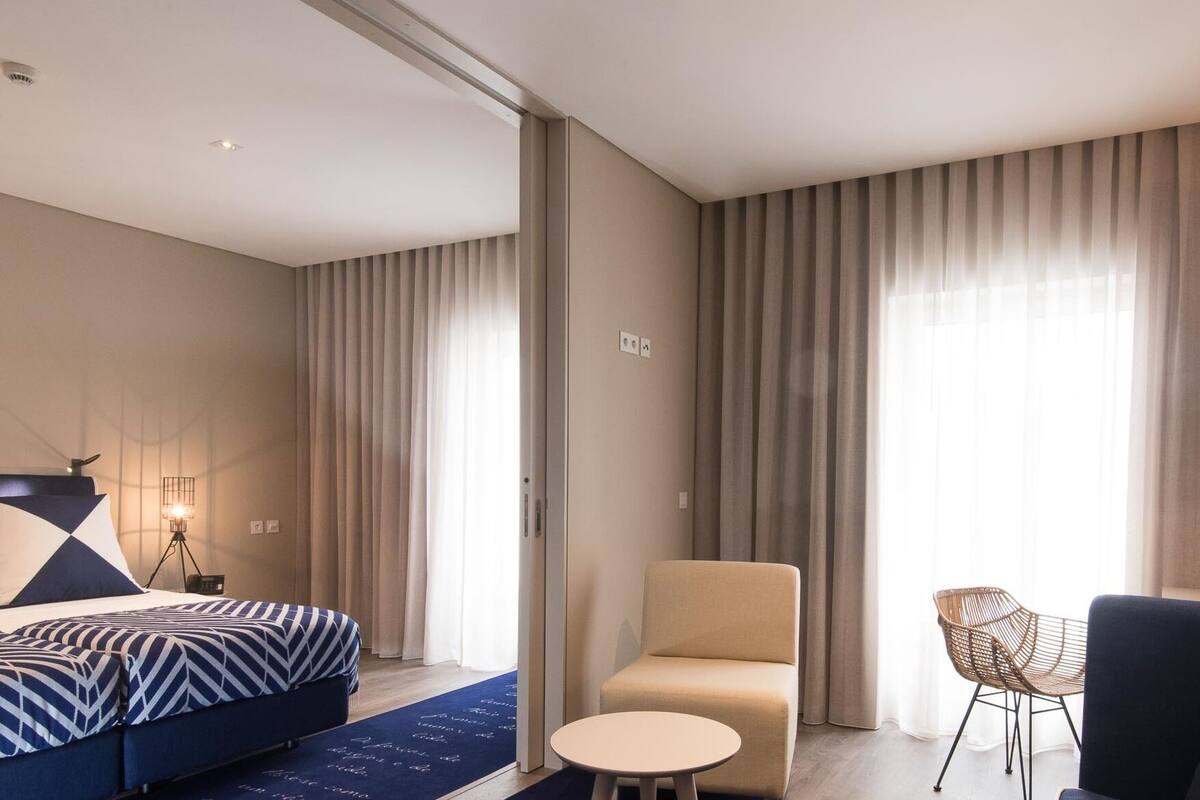 Minibar, in-room safe, cribs (free), WiFi (free)
