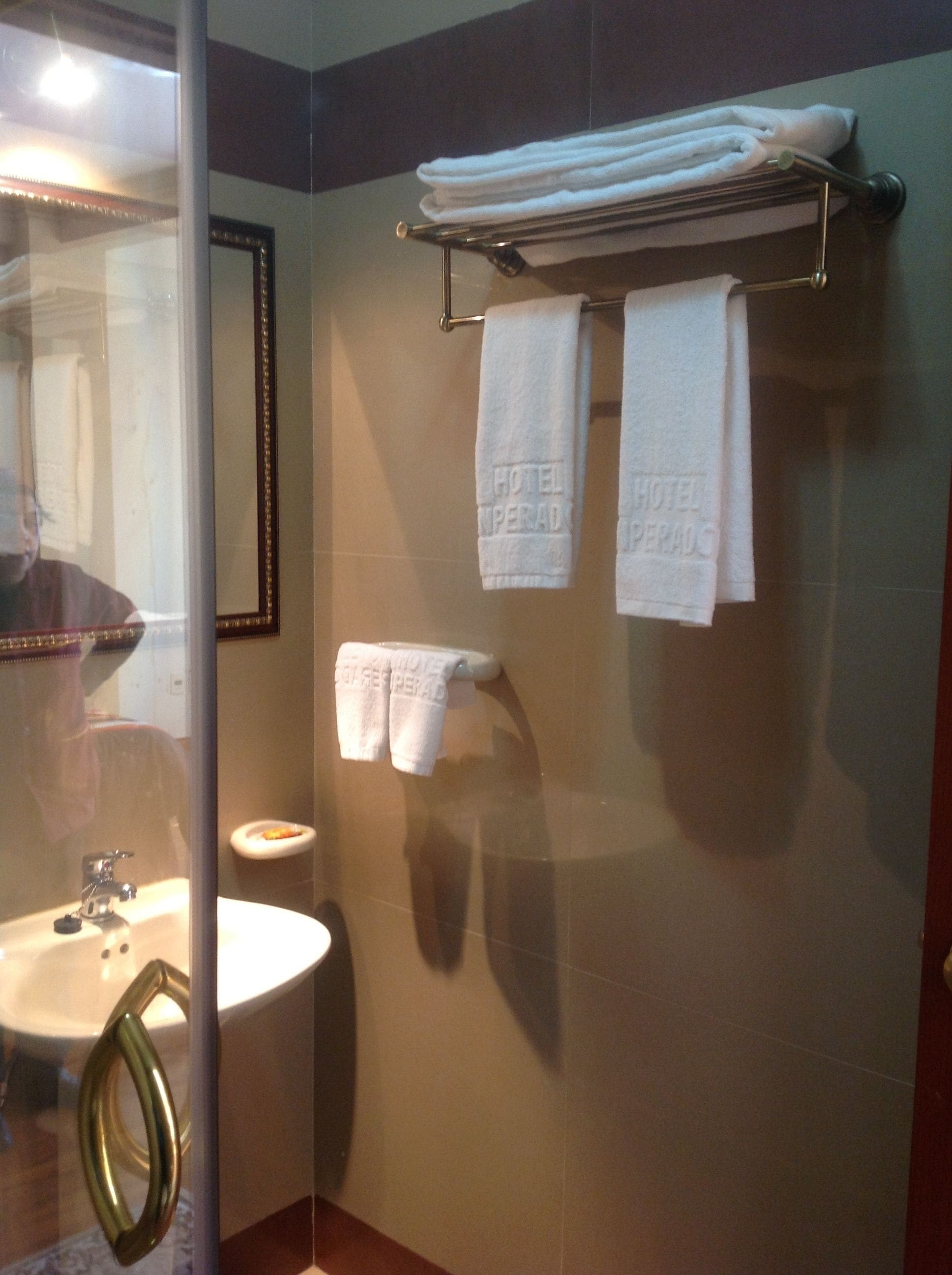 single room | bathroom | shower, rainfall showerhead, free toiletries, towels