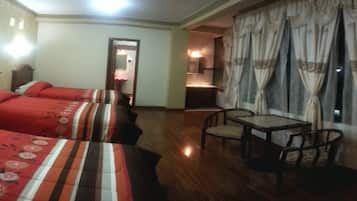 Quarto triplo | Cofres nos quartos, camas extras/dobráveis (sobretaxa)