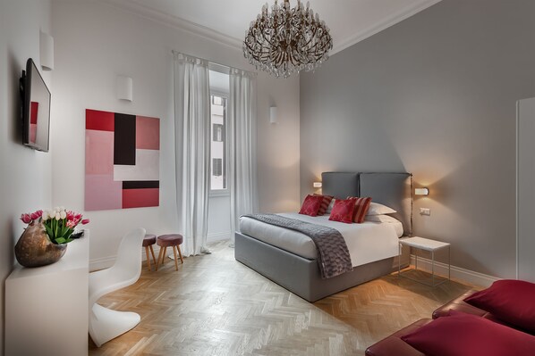 Premium bedding, minibar, in-room safe, desk