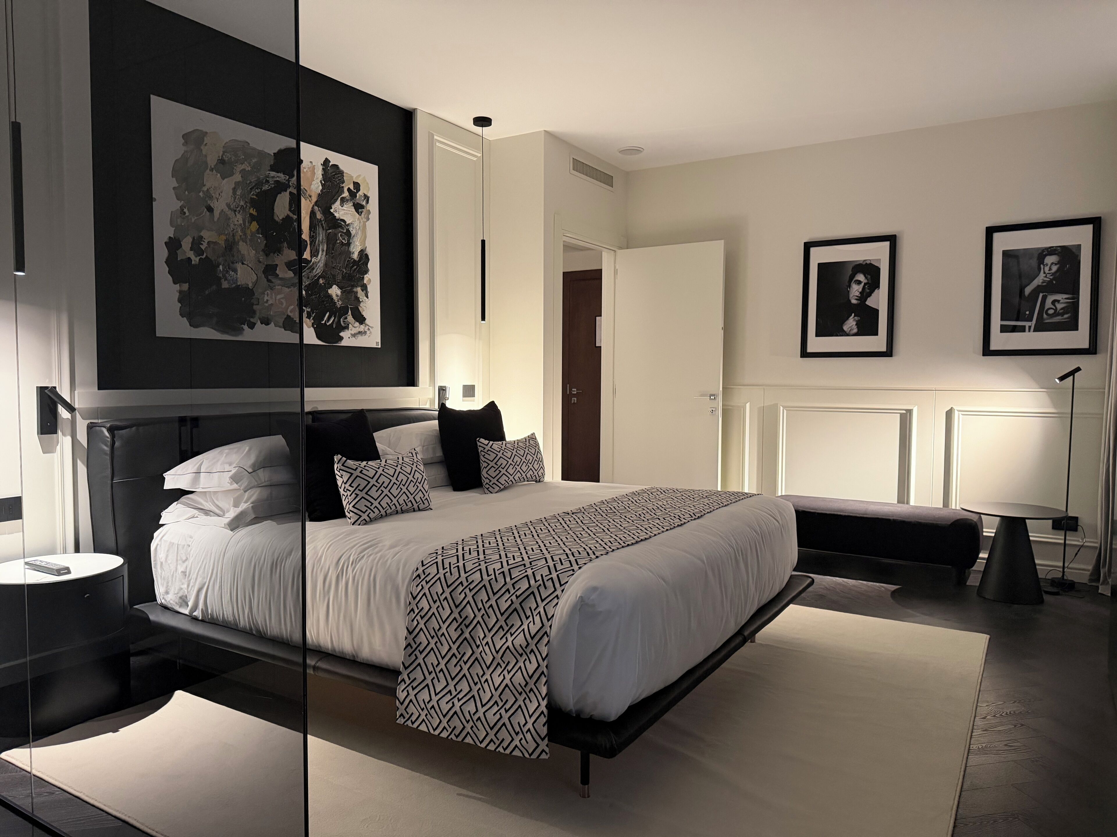 Suite Terrazza | Down comforters, in-room safe, individually furnished, desk