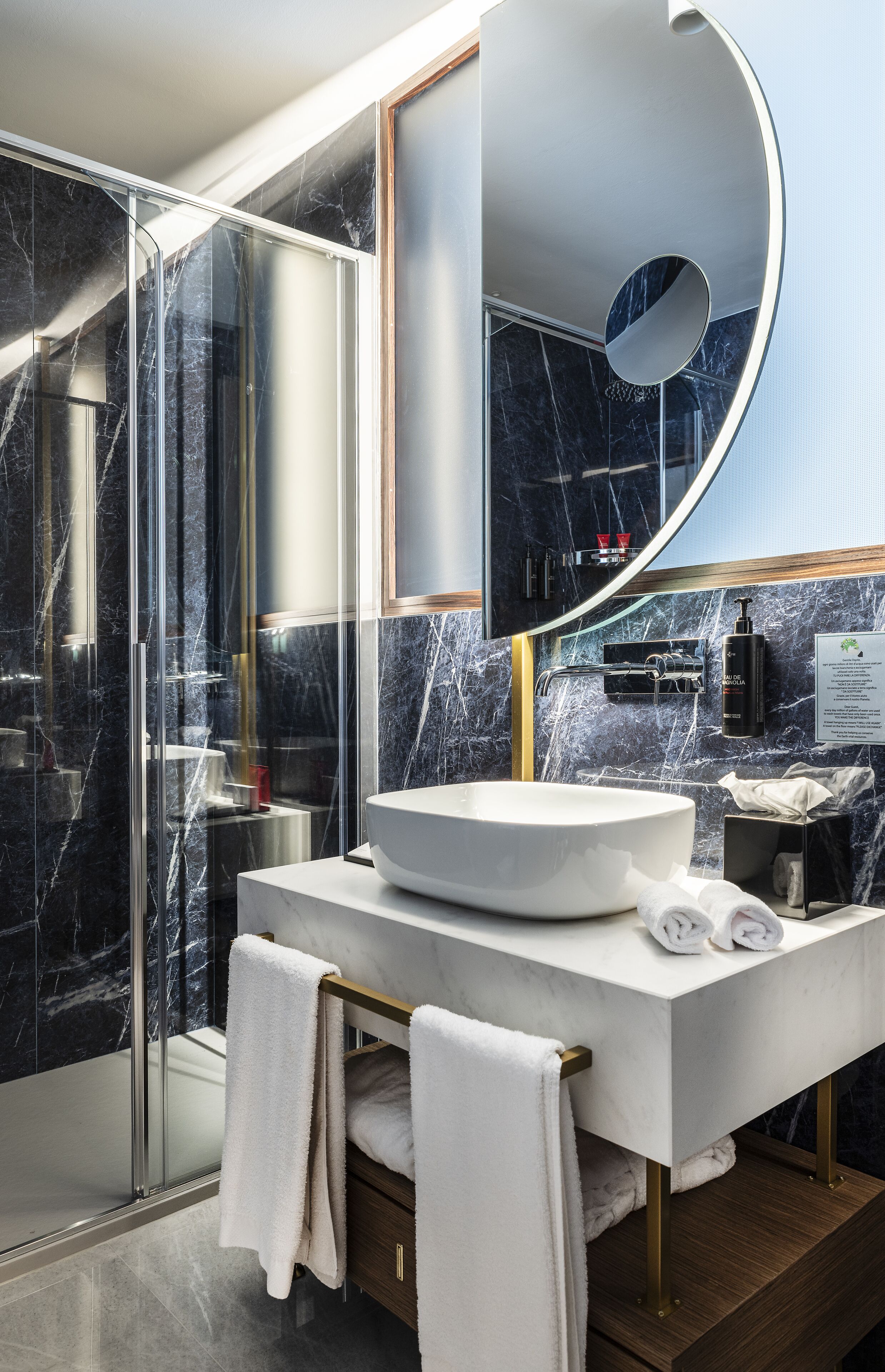 Habitació executiva | Bany | Dutxa, capçal de dutxa tipus cascada i articles de tocador gratuïts 