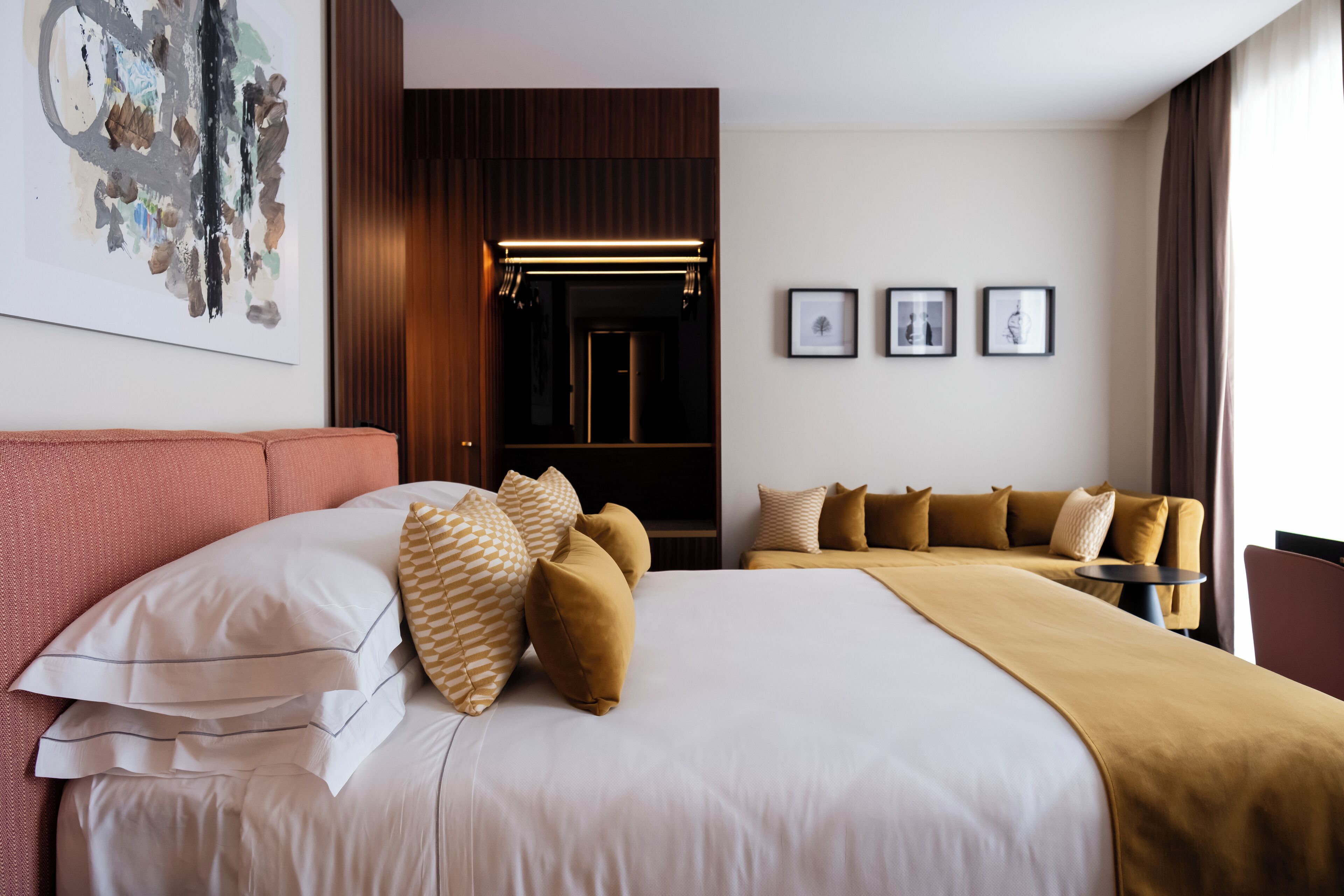 Junior Suite Terrazza | Down comforters, in-room safe, individually furnished, desk