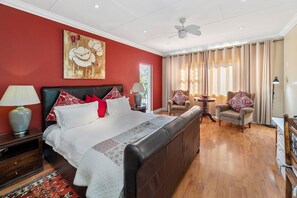 Premium bedding, in-room safe, individually decorated - Arum Guest House (East London)