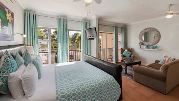 Superior King Room | Ropa de cama de alta calidad y caja de seguridad en la habitación