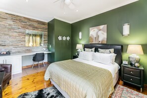 Luxury Double Room, 1 Queen Bed | Premium bedding, in-room safe, individually decorated - Arum Guest House (East London)
