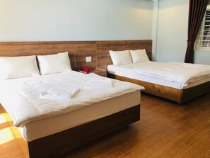 Minibar, in-room safe, desk, free WiFi - Binh Duong 2 Hotel (Hue)