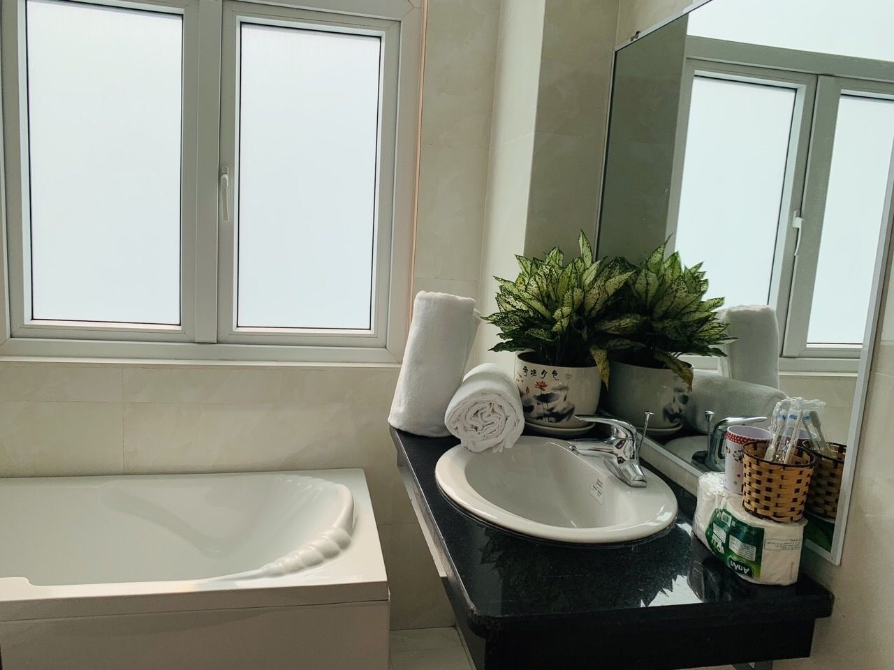 standard room | 1 bedroom, minibar, in-room safe, desk