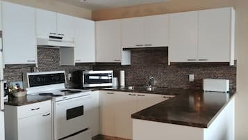Fridge, microwave, coffee/tea maker