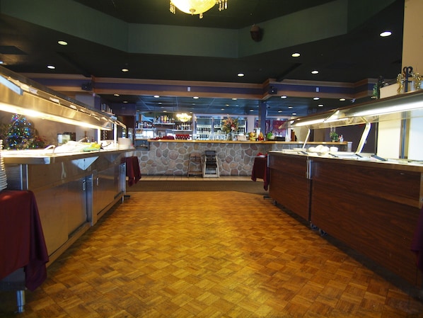 Restaurant - Travelodge by Wyndham Lacombe (Lacombe)