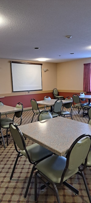 Meeting facility - Travelodge by Wyndham Lacombe (Lacombe)