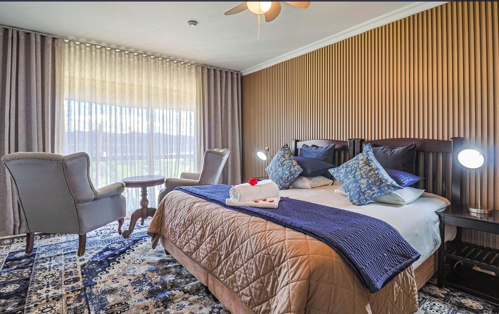 Luxury Room 8 | Free WiFi, bed sheets
