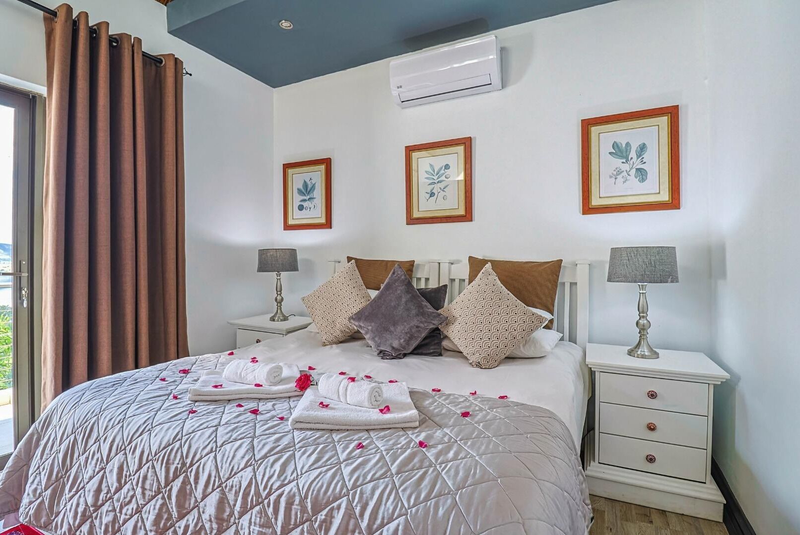 Comfort Room | Free WiFi, bed sheets