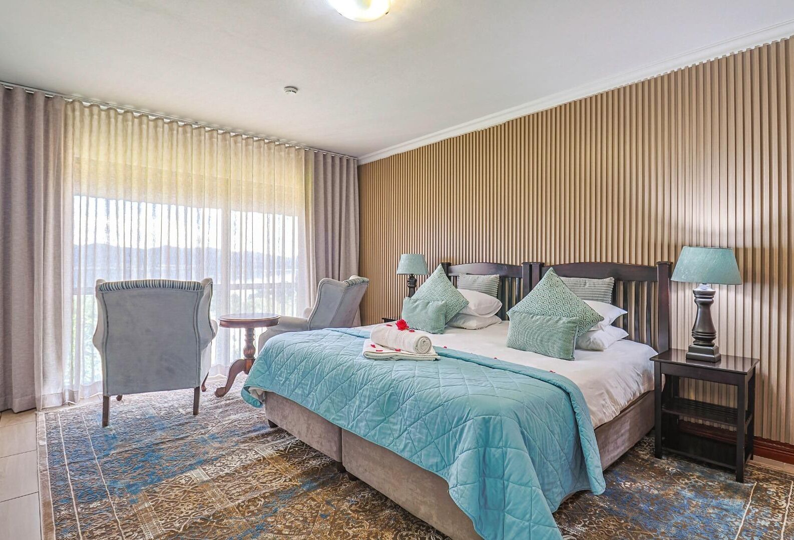 Luxury Room 9 | Free WiFi, bed sheets