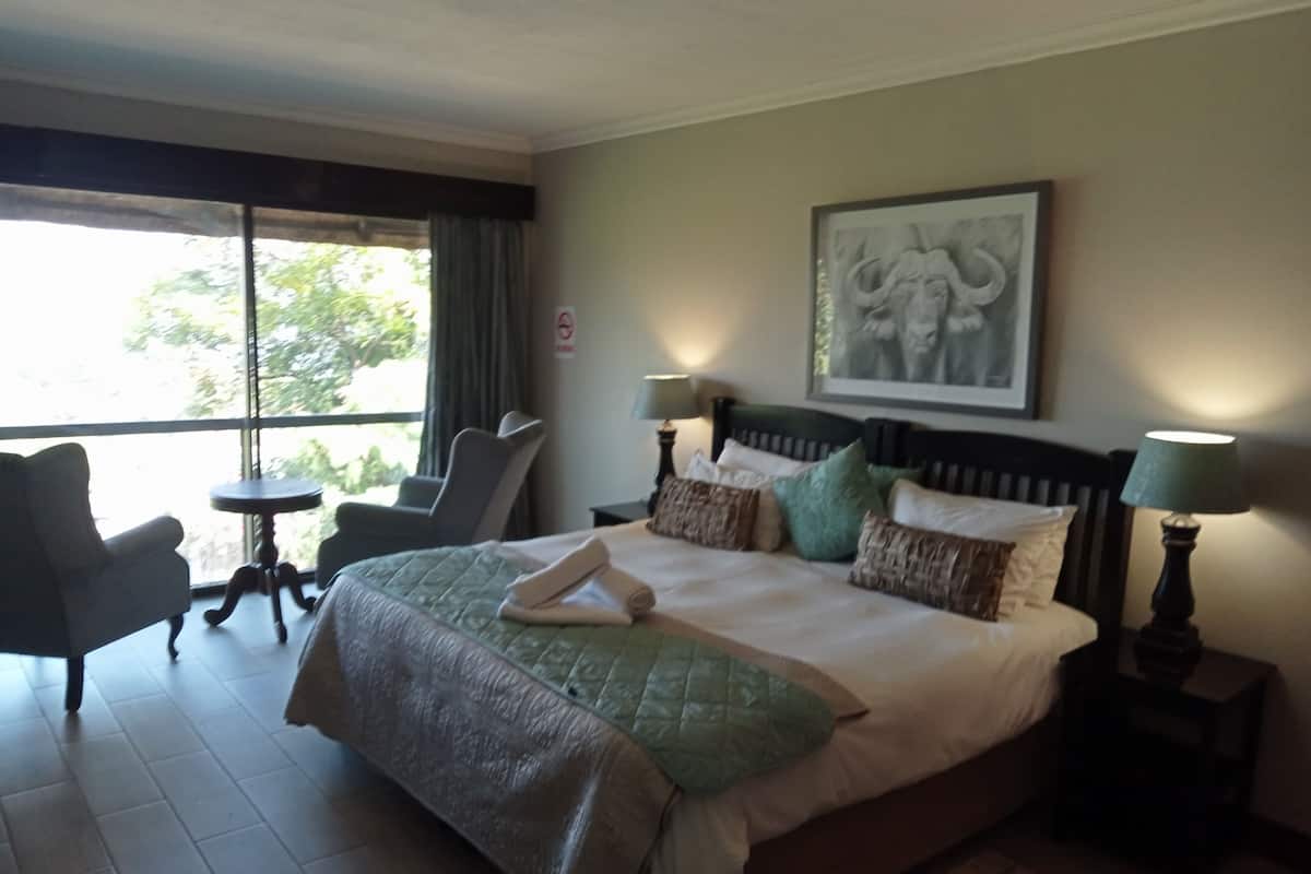 Luxury Room 10 | Free WiFi, bed sheets