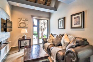 Comfort Room | Free WiFi, bed sheets - Galagos Lodge (Hartbeespoort)