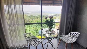 Quarto superluxo | Wi-Fi de cortesia, roupa de cama