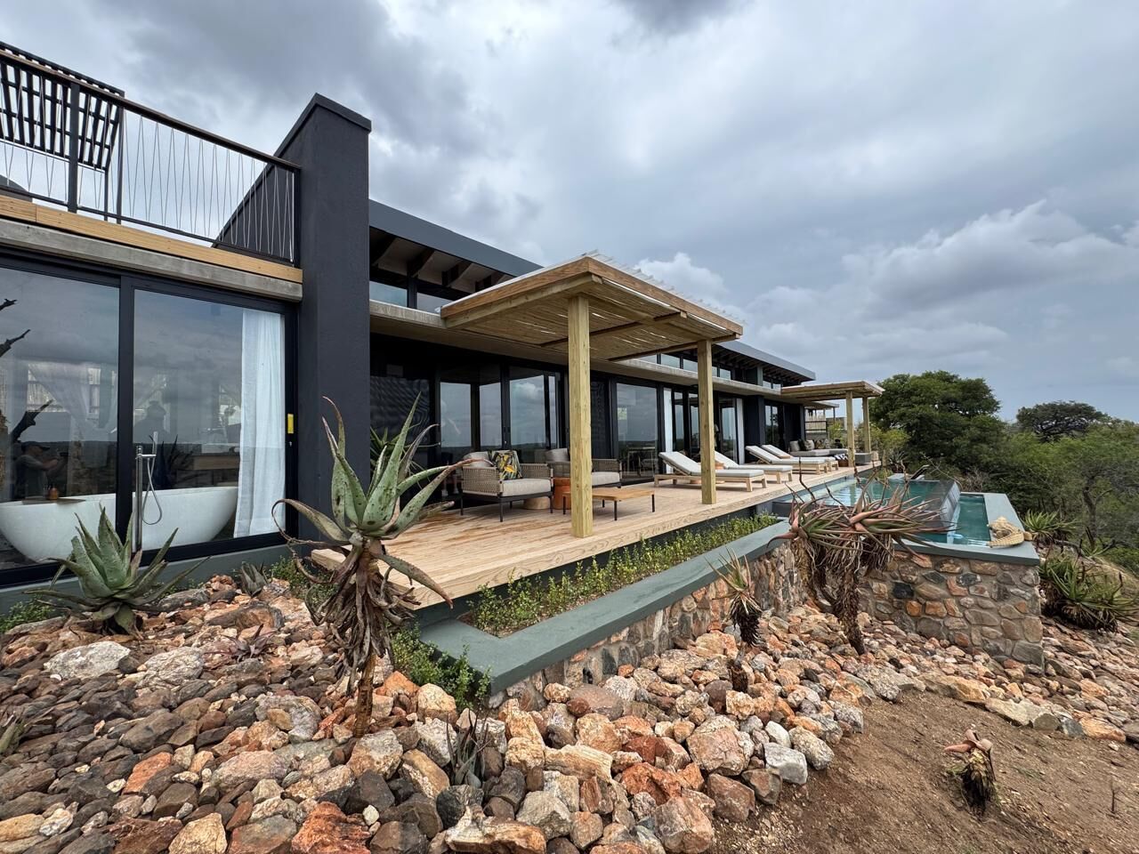 2 Bedroom River View Villa & Plunge Pool | 露台