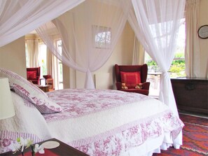 埃及棉床單、高級寢具、羽絨被、客房內保險箱