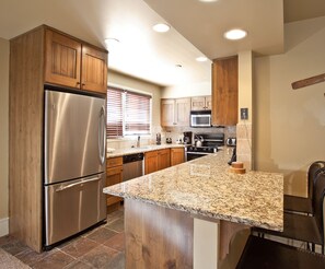 Condo Premium, 4 habitaciones, para no fumadores | Cocina privada | Refrigerador con congelador, microondas y parrilla de estufa 