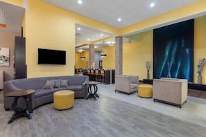 Lobby - Best Western Plus North Platte Inn & Suites (North Platte)