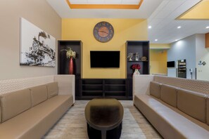 Lobby - Best Western Plus North Platte Inn & Suites (North Platte)