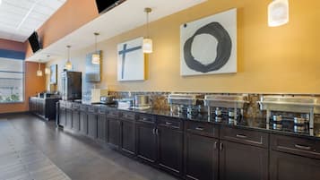 Free daily buffet breakfast