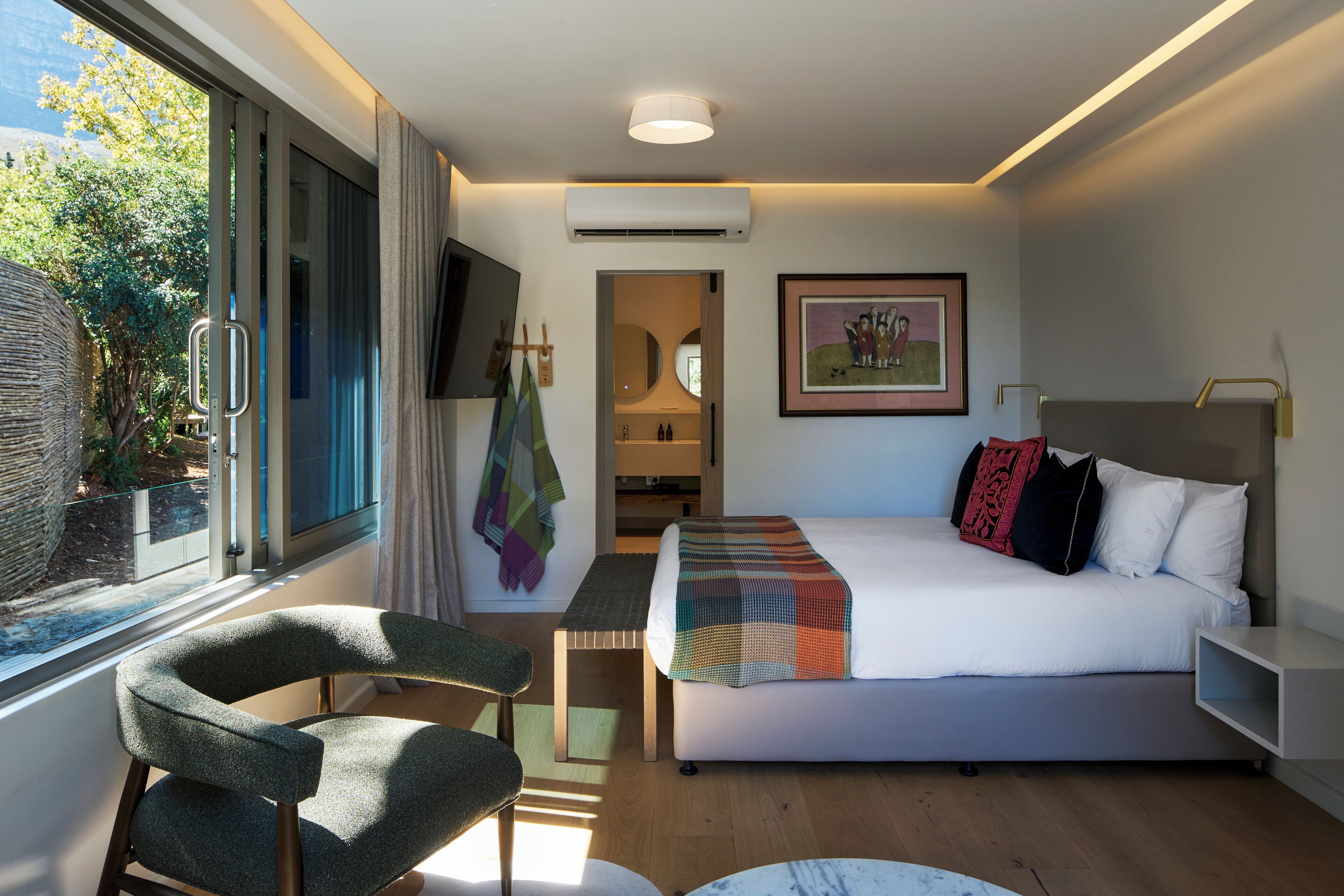 Kahden hengen standard-huone | Ylelliset vuodevaatteet, tallelokero huoneessa