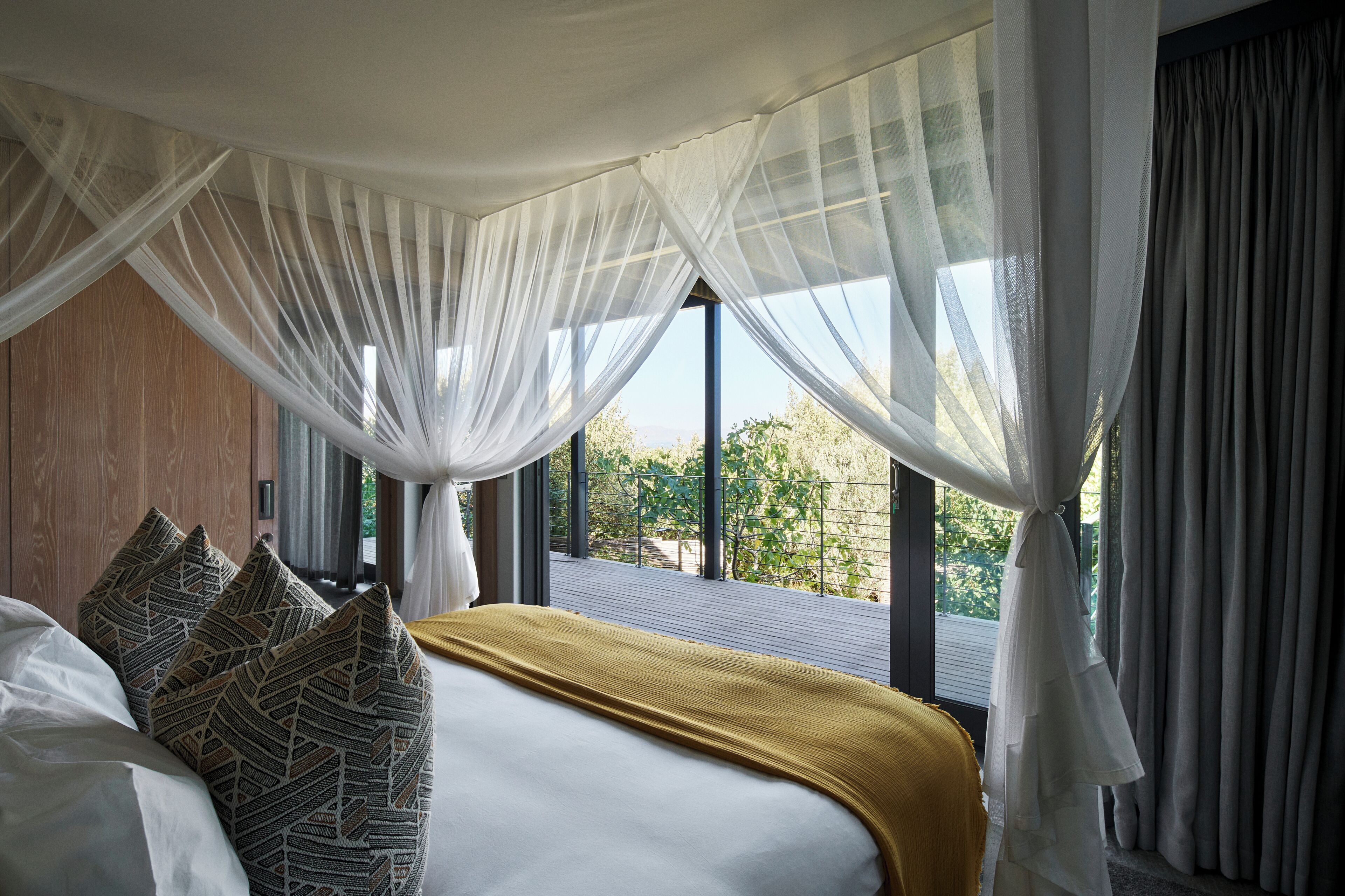 Premium bedding, in-room safe, individually decorated