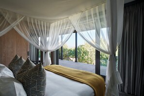 Premium bedding, in-room safe, individually decorated - Spanish Farm Boutique Hotel & Villas (Cape Town)